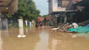 Pemkab Cirebon, Jawa Barat, telah menetapkan status tanggap darurat guna mempercepat penanganan dampak bencana banjir yang melanda